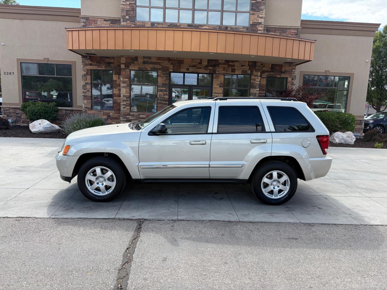 jeep grand cherokee 2010 1J4PR4GK6AC142141 image jeep grand cherokee 2010 1J4PR4GK6AC142141 image